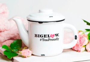 Exclusive! Warm Hugs Teapot